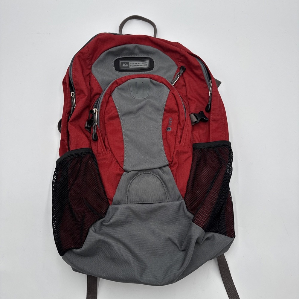 REI Trail 25L Hiking Camping Daypack Backpack Red Gray Nylon Hydration Hip Belt